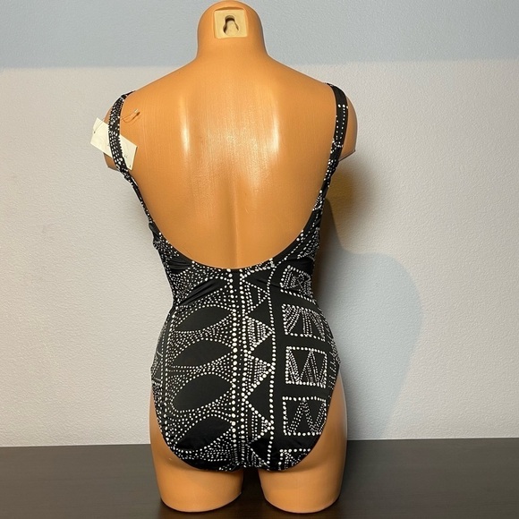 New Profile by Gottex 1 Piece Black & White Swimsuit (SW01) - Picture 6 of 8